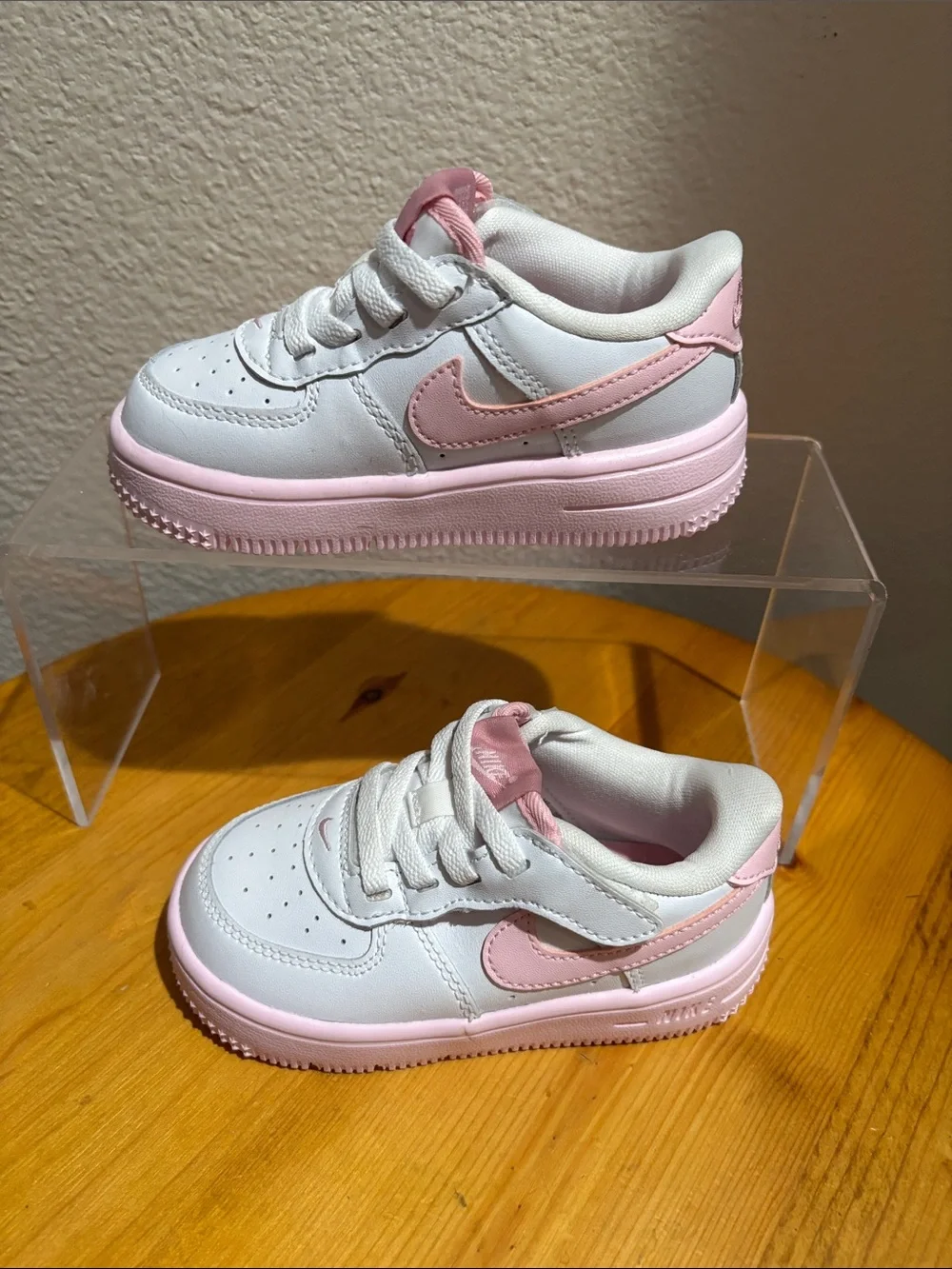 Nike Kids White and Pink Low-Top Sneakers 7C
